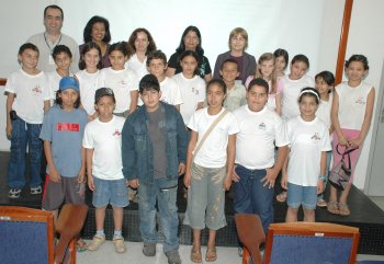 Fipp entrega CDs para escola estadual da região
